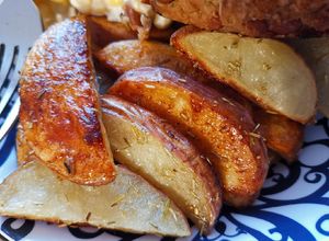 Una foto de Papas marinadas al horno