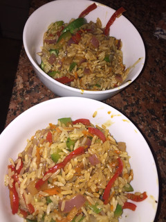 Una foto de Chop suey con arroz