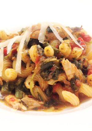 Foto di Riccioli con ragù di sgombro, cime di rape e ricotta salata