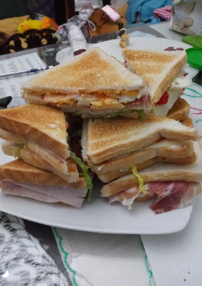 Una foto de Sandwichs variados