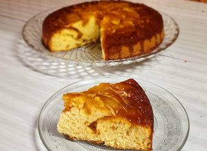 Una foto de 🍎 Torta invertida de manzana y caramelo 🍎