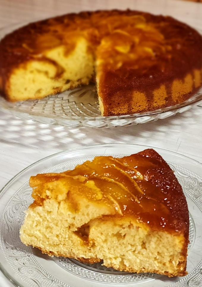 Una foto de 🍎 Torta invertida de manzana y caramelo 🍎