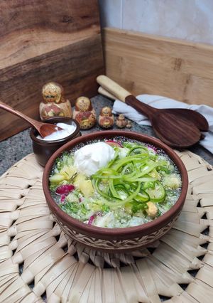 Una foto de Okroshka sopa fría de rusia