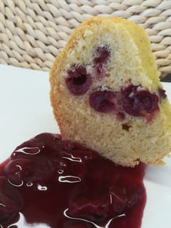 Meggyes kuglóf, meggyszósszal, gluténmentesen recept fotója