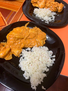 Una foto de Pollo con Salsa de Curry