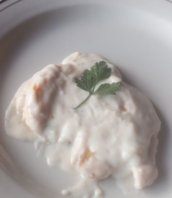 Una foto de Milanesa de pollo en salsa bechamel 3M