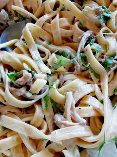 Tejszínes - gombás fettuccine tészta recept fotója