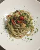 Spaghetti with scallops and squid ink