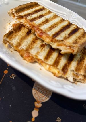 صورة لوصفة ساندوش بيتزا سريع😉🙂‍↔️🍕