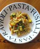 Tortiglioni con calabacitas y aceitunas