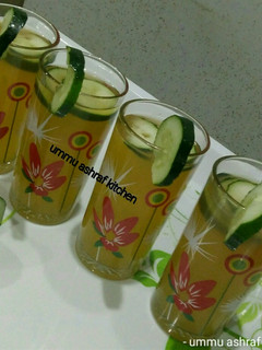 A picture of Cucumber and carrot drink.