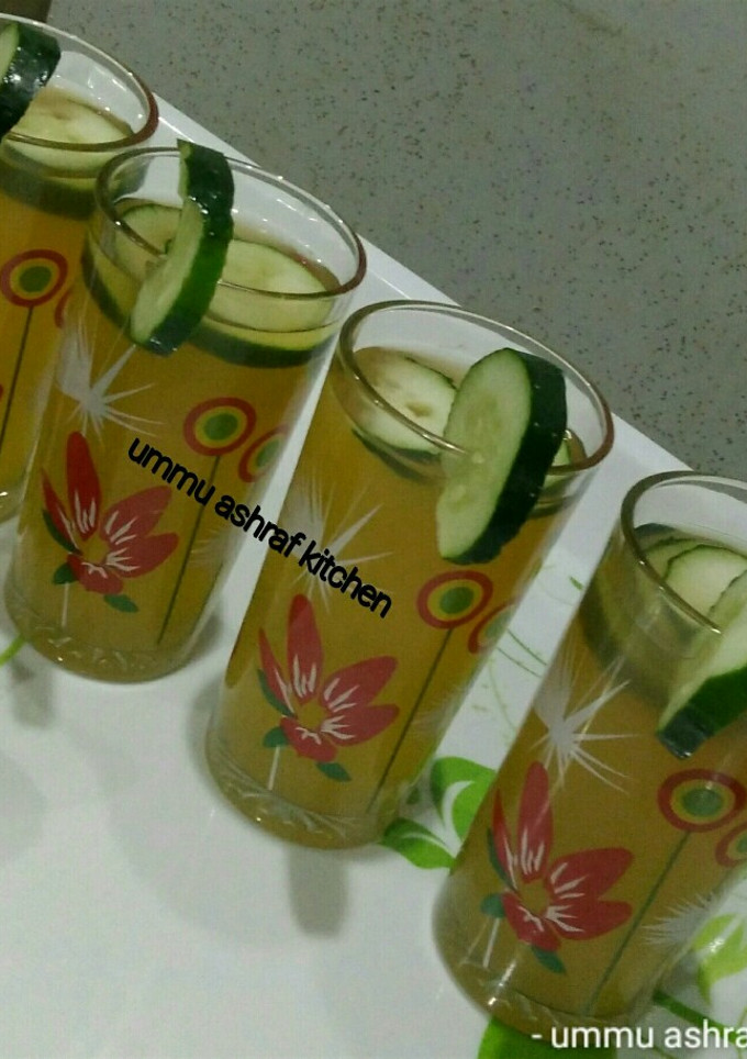 A picture of Cucumber and carrot drink.