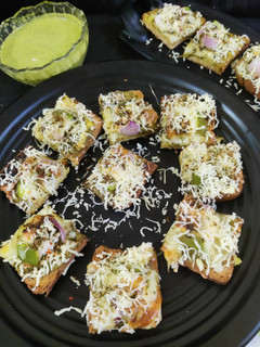 पनीर टिक्का ओपन सैंडविच (paneer tikka open sandwich recipe in Hindi) रेसिपी मुख्य फोटो