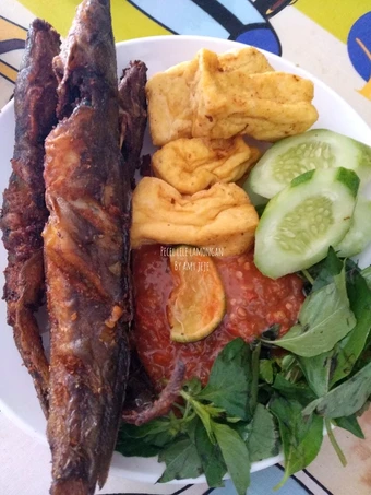 Langkah Gampang Membikin Resep Pecel Lele Lamongan (Mirip Penyetan Solo) yang Lezat Sekali Anti Ribet, Bikin Ngiler