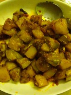 आलू पोटोलेर डालना यानी आलू परवल की सब्जी रेसिपी मुख्य फोटो