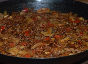 Una foto de Fideuá valenciana