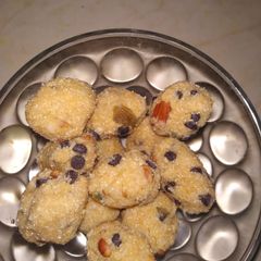 A picture of Choco chips ladoo.