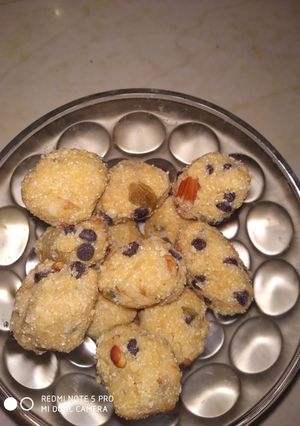 A picture of Choco chips ladoo.