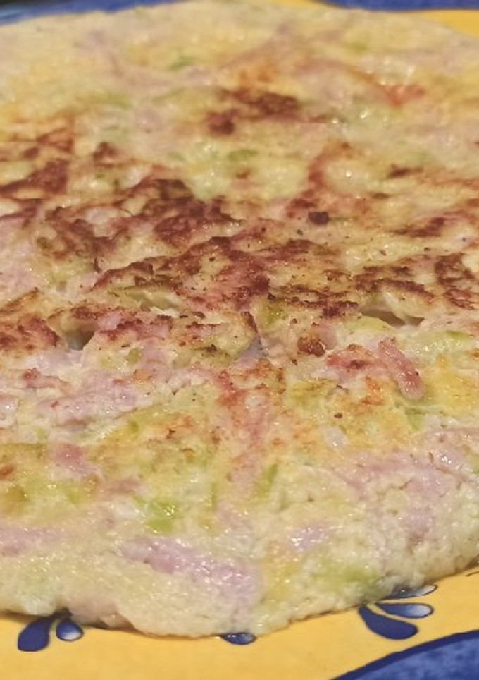 Una foto de Tortilla de calabacín y jamón de pavo