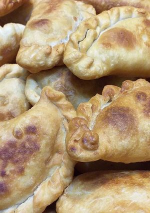 Una foto de Empanadas de Carapacho de Jaiba 🦀 y queso 🧀