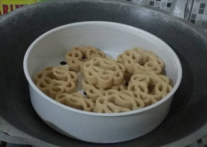 Ternyata begini lho! Cara  membuat Kembang goyang  yang sempurna 