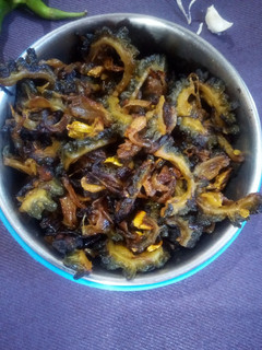 करेले की भुजिया (Karele pyaz ki Bhujia sabji recipe in hindi) रेसिपी मुख्य फोटो
