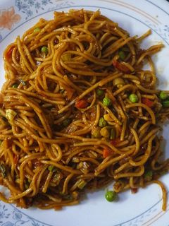 हक्का नूडल्स (Hakka Noodles recipe in hindi) रेसिपी मुख्य फोटो
