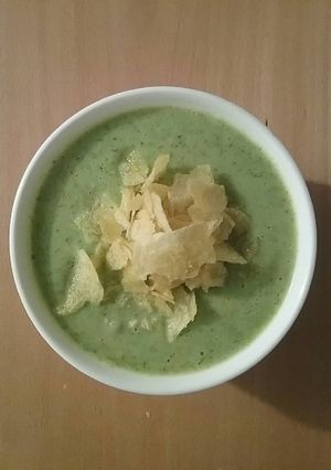 Una foto de Crema de brócoli con pollo