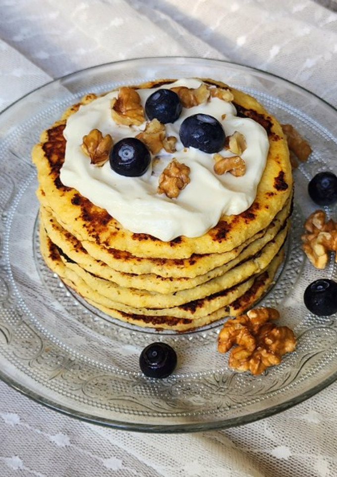 Una foto de 🥞🫐Hotcakes de harina de coco, coco rallado y arándanos 🫐🥞Sin azúcar ni edulcorantes