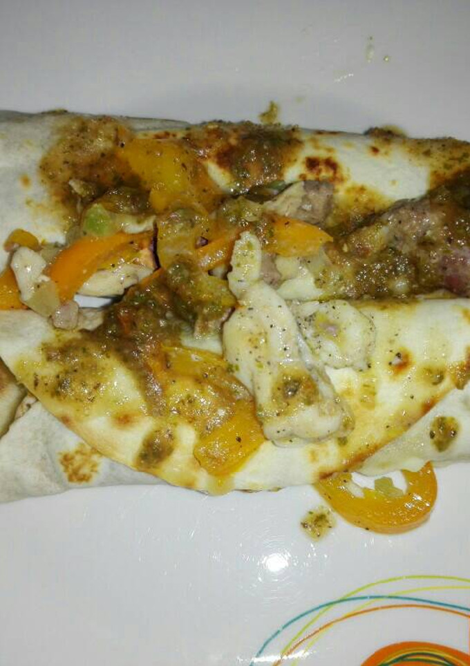 Una foto de Burritos de res y pollo