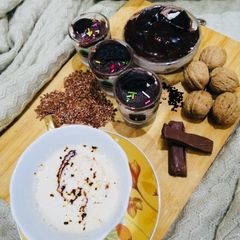 A picture of Coffee with chocolate and Oreo mousse.
