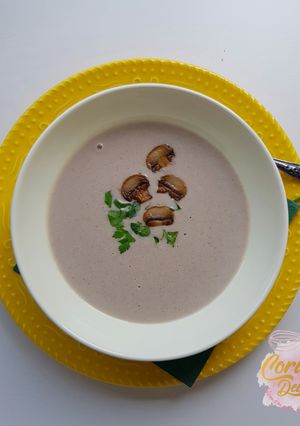 O poză a rețetei Supă cremă de ciuperci.
