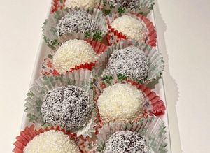 Une photo de Boules de coco façon Raffaello sans cuisson 🥥🍫