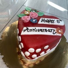 A picture of Eggless chocolate cake with Fondant.