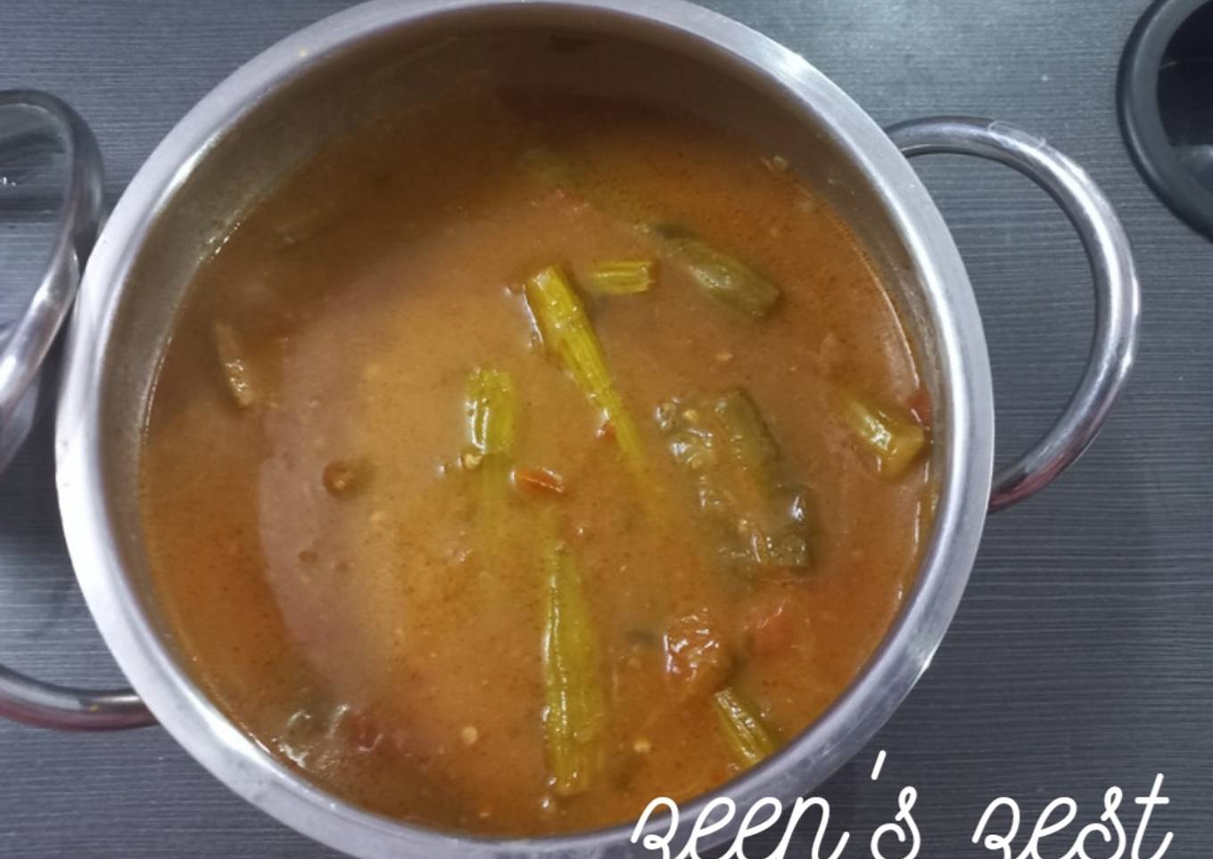 Bhindi aur Sojni ki Phalli ki Chawal ki Kadhi