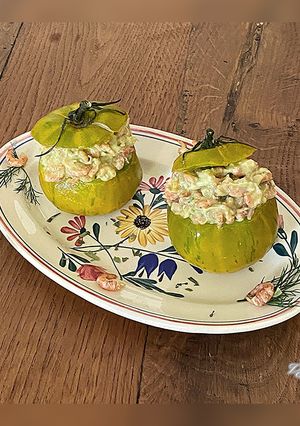 Une photo de Tomate farcie aux crevettes et à la crème d’avocat
