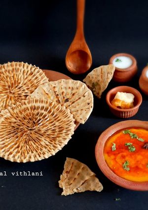 ખોબા રોટી (Khoba Roti Recipe In Gujarati) રેસીપી મુખ્ય ફોટો