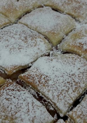 O poză a rețetei Prăjitură foietaj cu fructe.
