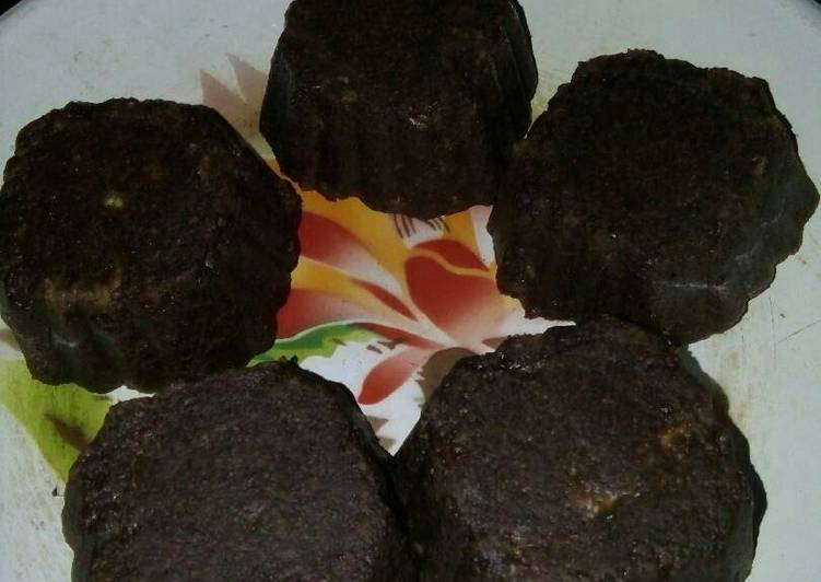 Oat banana chocolate cake