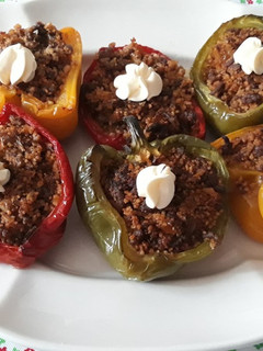 Una foto de Pimientos tricolor rellenos