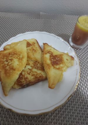 A picture of French Toast.