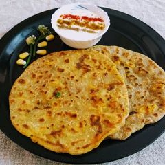 A picture of Potato corn paratha.
