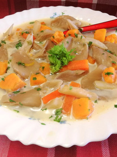 Laskagombaleves édesburgonyával 🍠🍲 recept fotója