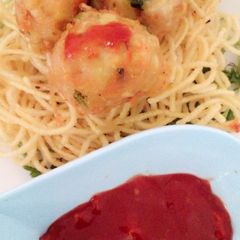 A picture of Cheese ball in nuddle nest.
