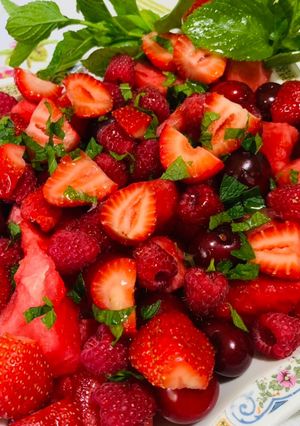 O poză a rețetei Salată de fructe roșii 🍉🍒🍓+zmeură.