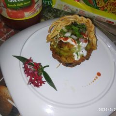 A picture of Maggi basket with Ragda Paties.