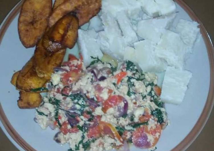 Recipe of Favorite Fried plantain,voiled yam with vegetable egg sauce