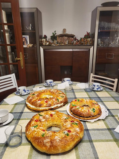 Una foto de Mis Roscones de reyes, súper ricos, este año me tocó hacer 4
