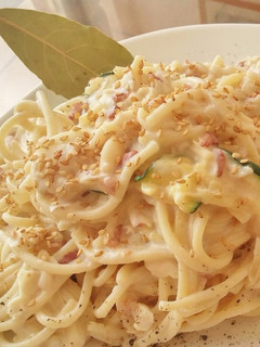 Foto principal de Espaguetis con champiñones, bacon y calabacín