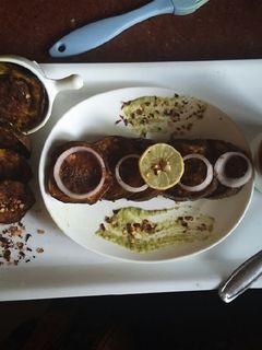 बेक्ड बेगून भाजा (Baked begun bhaja recipe in Hindi) रेसिपी मुख्य फोटो